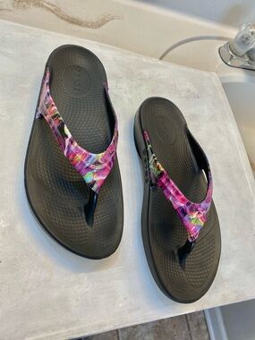 OOFOS Women OOLala Neon Rose recovery comfort Sandals Size 9W excellent Shape